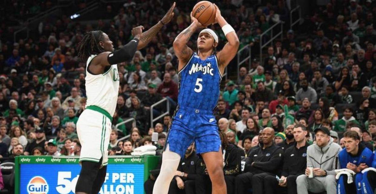 体育资讯-从关键时刻波士顿凯尔特人防线松动到赛后夏洛特黄蜂调整名单以备西甲，犹他爵士国际比赛日豪取连胜的简单介绍